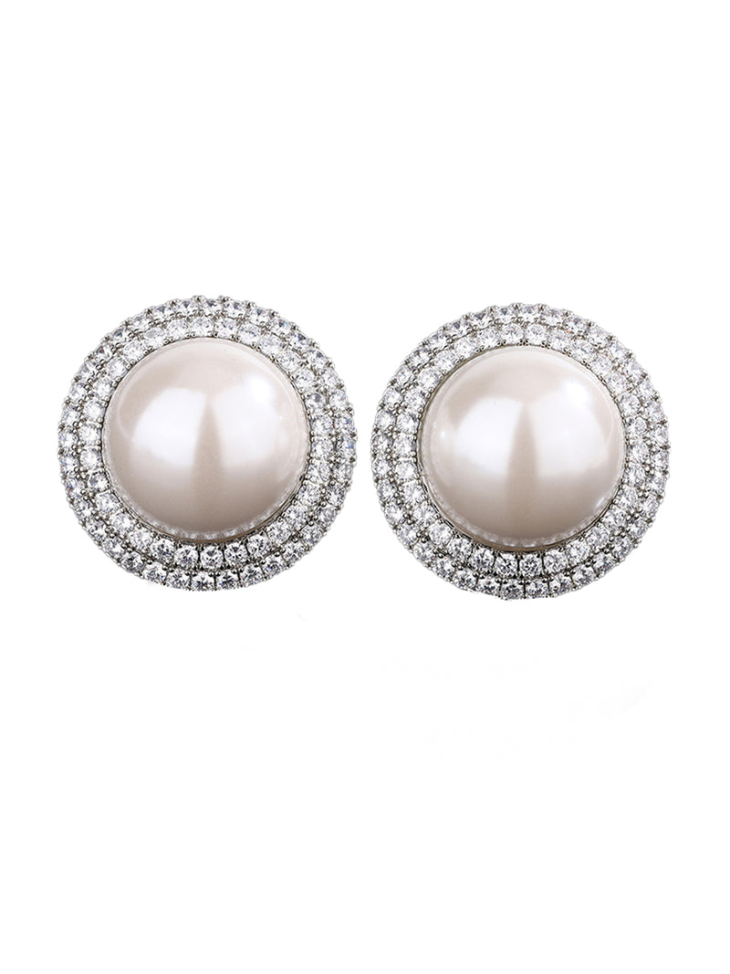 Avantgardistische Pariser Ohrstecker aus kristallisierten Perlen