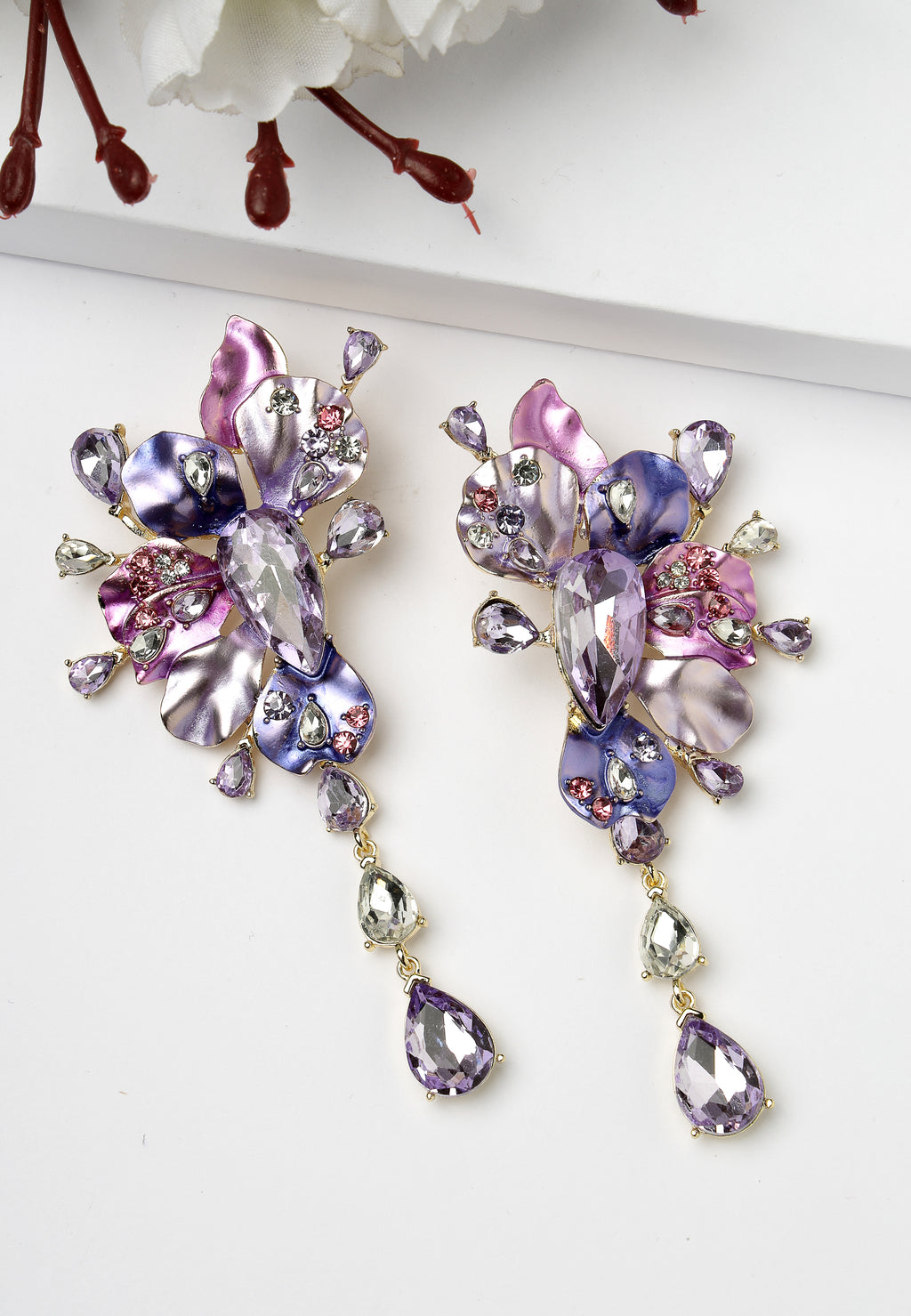 Boucles d'oreilles pendantes en grappe de fleurs violettes