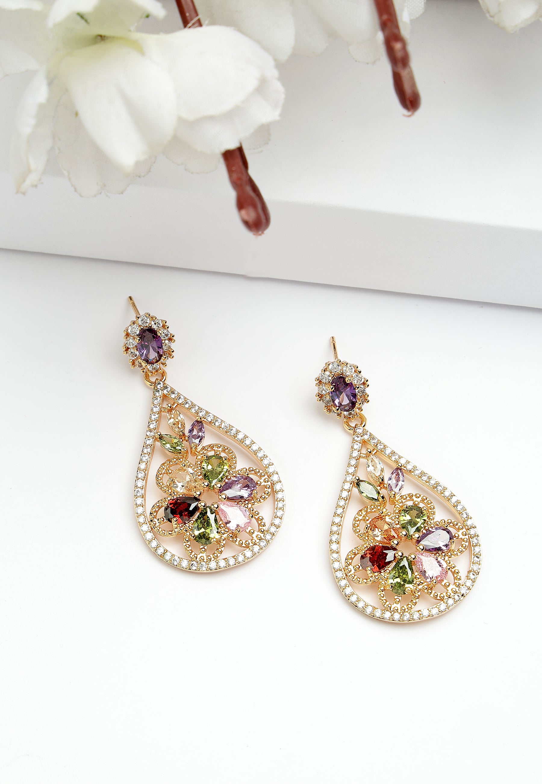 Boucles d'oreilles vintage en zircone florale