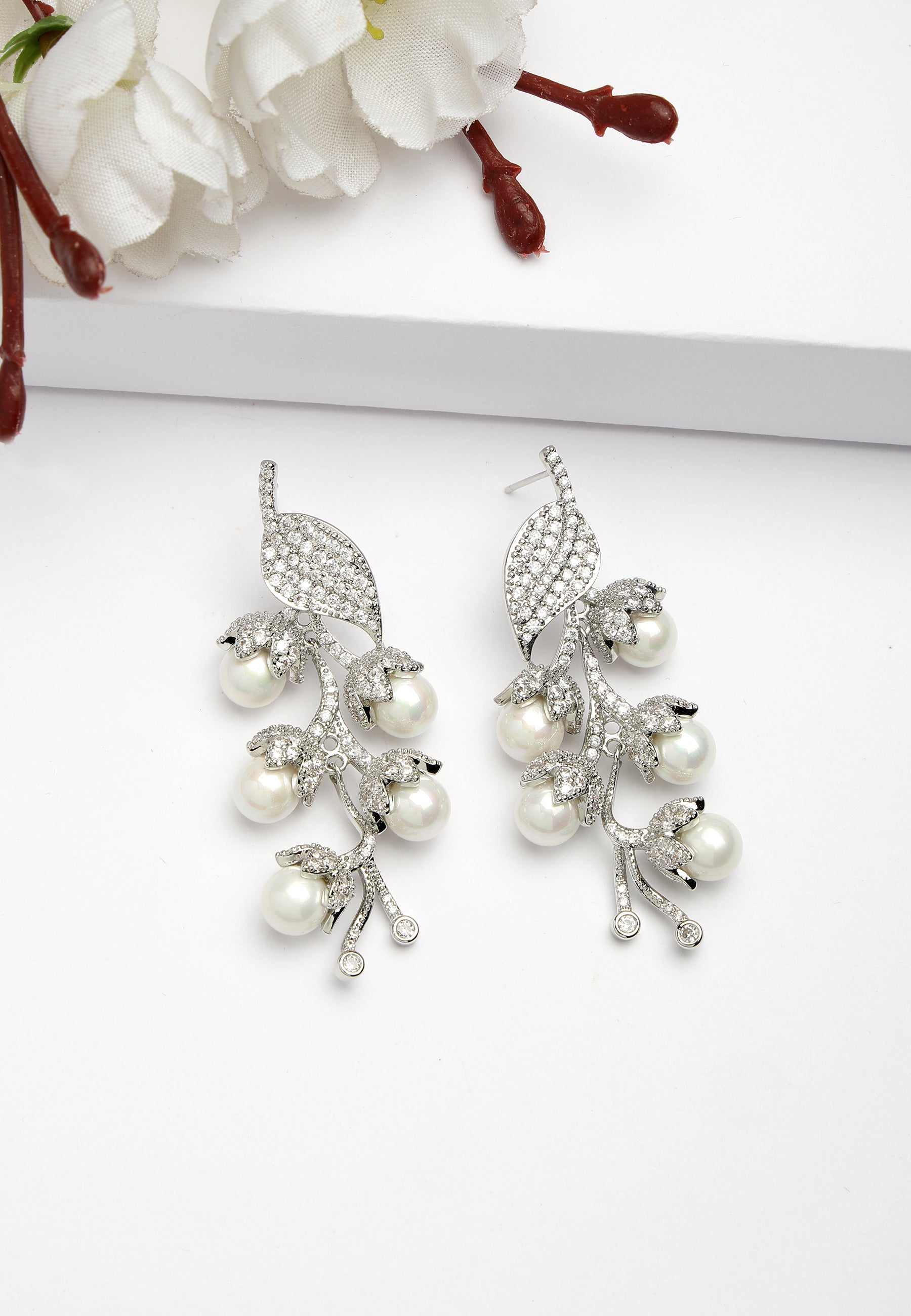 Boucles d'oreilles en grappe de feuilles de zircone cubique