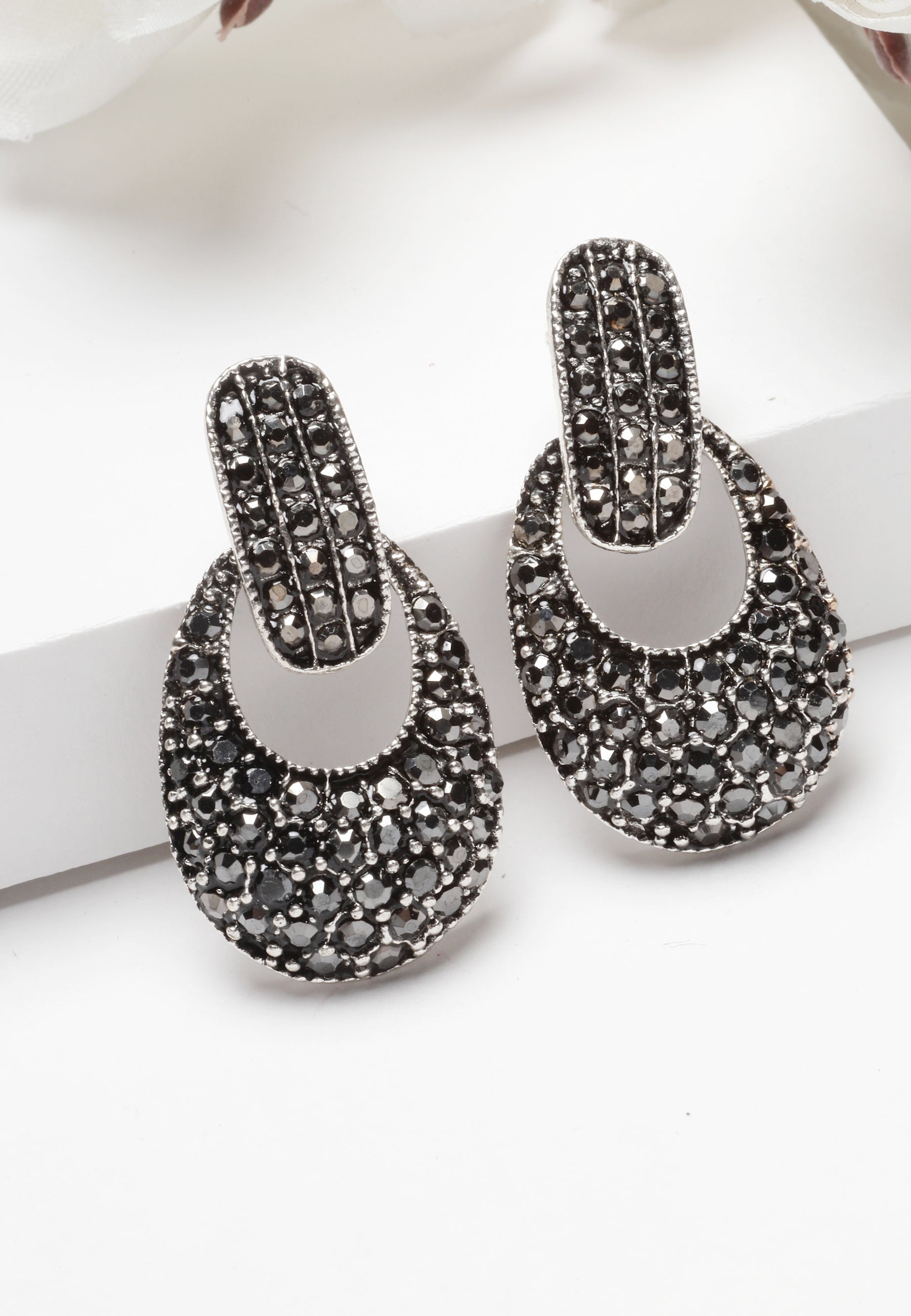 Avant-Garde Paris Mali Fiona Black Crystal Earrings