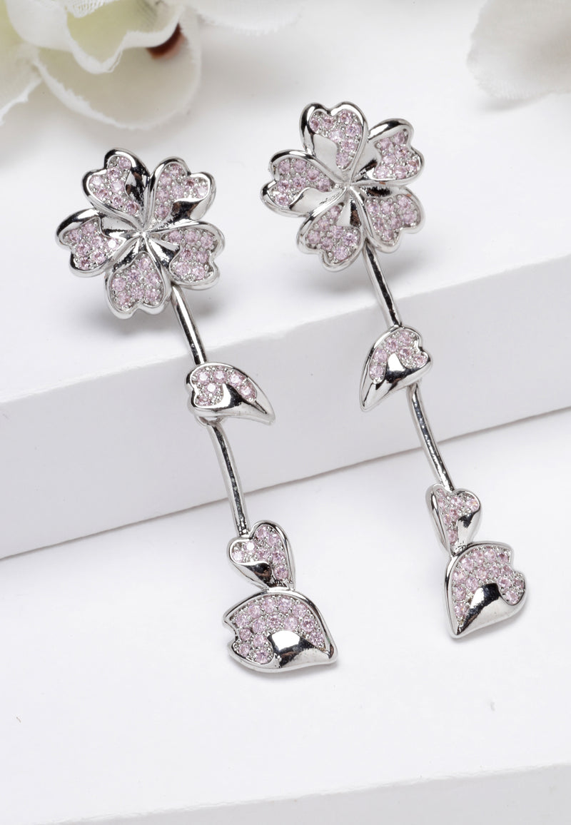 Boucles d'oreilles pendantes florales argentées emblématiques