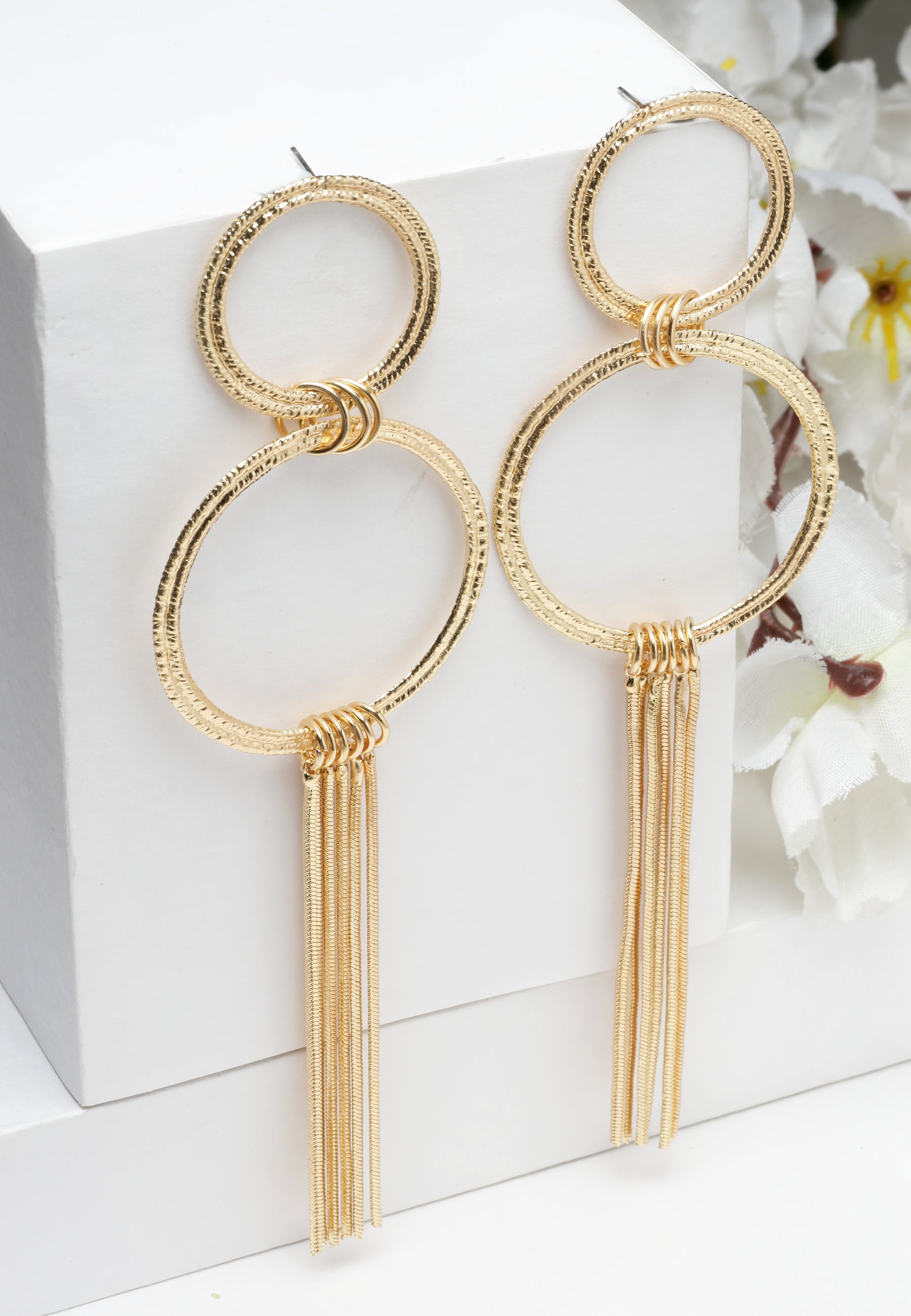 Avant-Garde Paris Elegant Circular Fringe Earrings In Gold