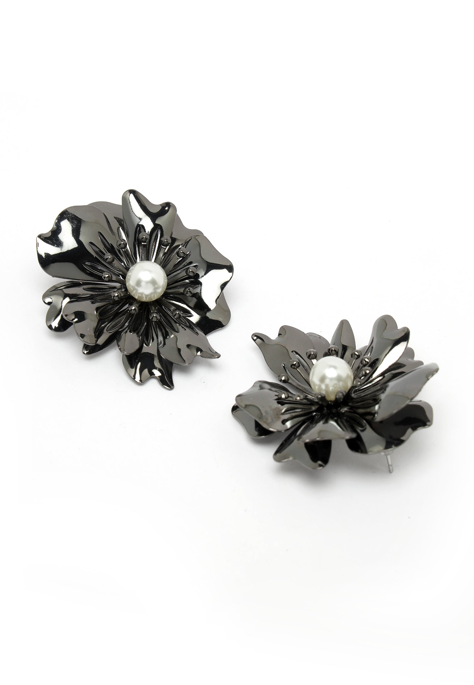 Vintage Pearl Stud Earrings In Black