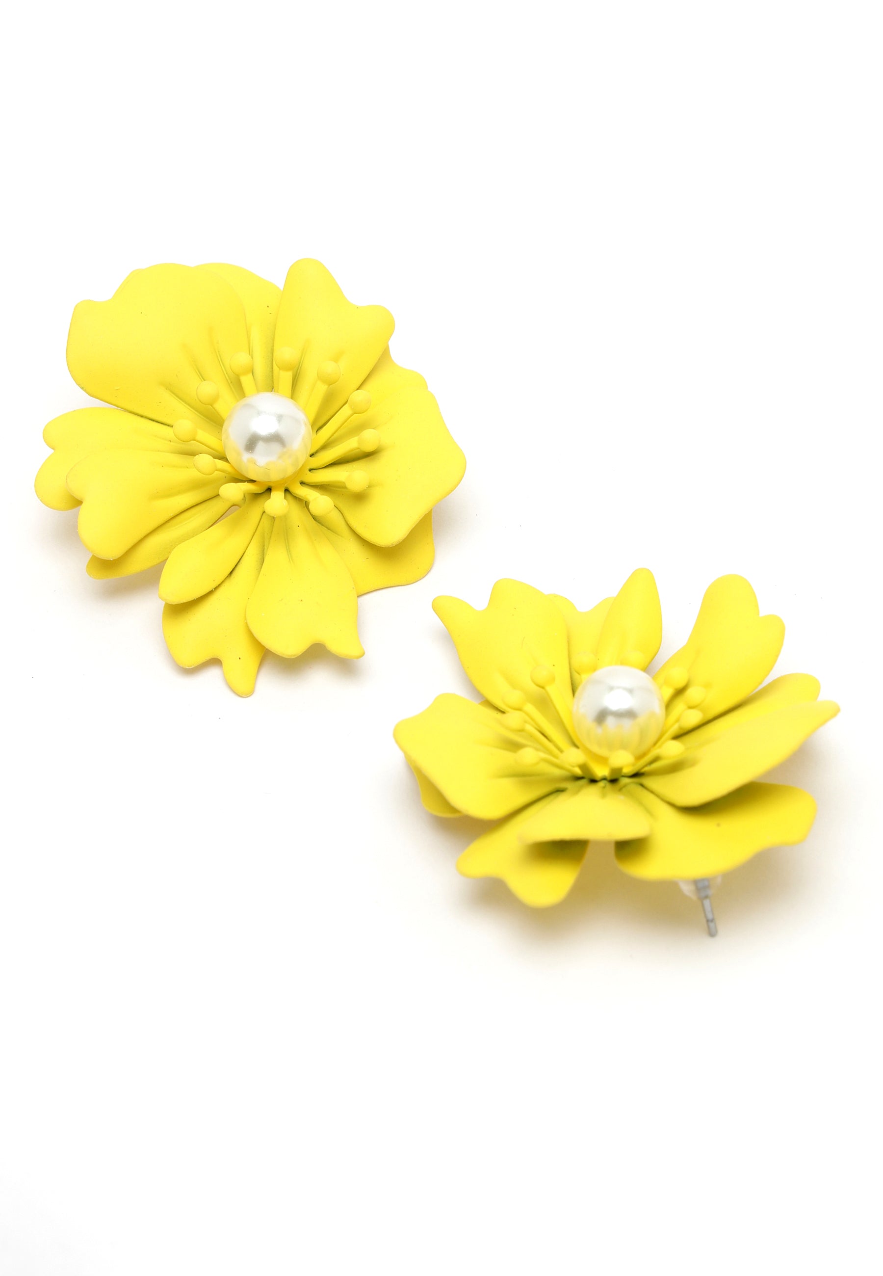 Boucles d'oreilles à tige en perles florales en jaune
