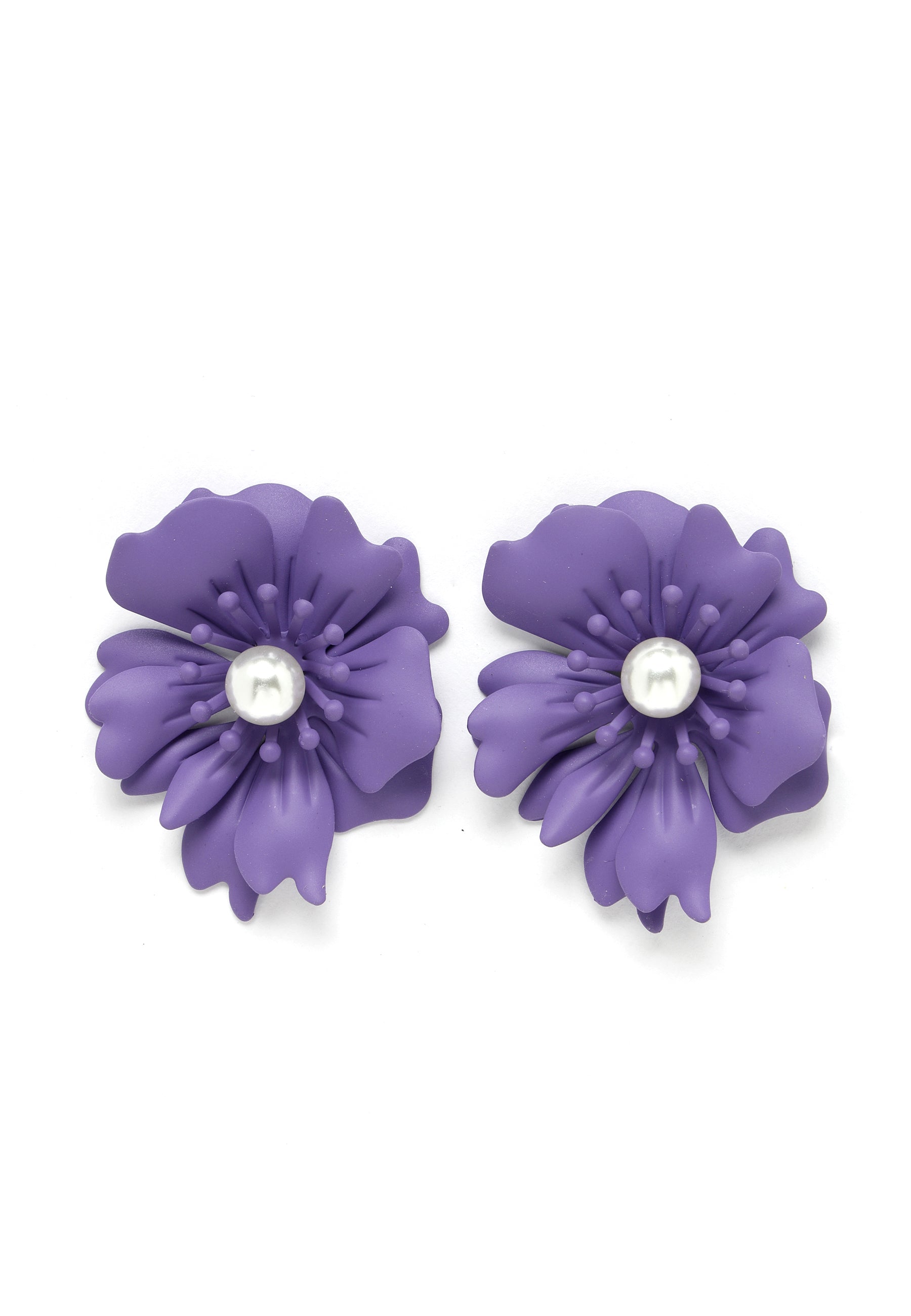 Blomsterperle ørestikker i violet