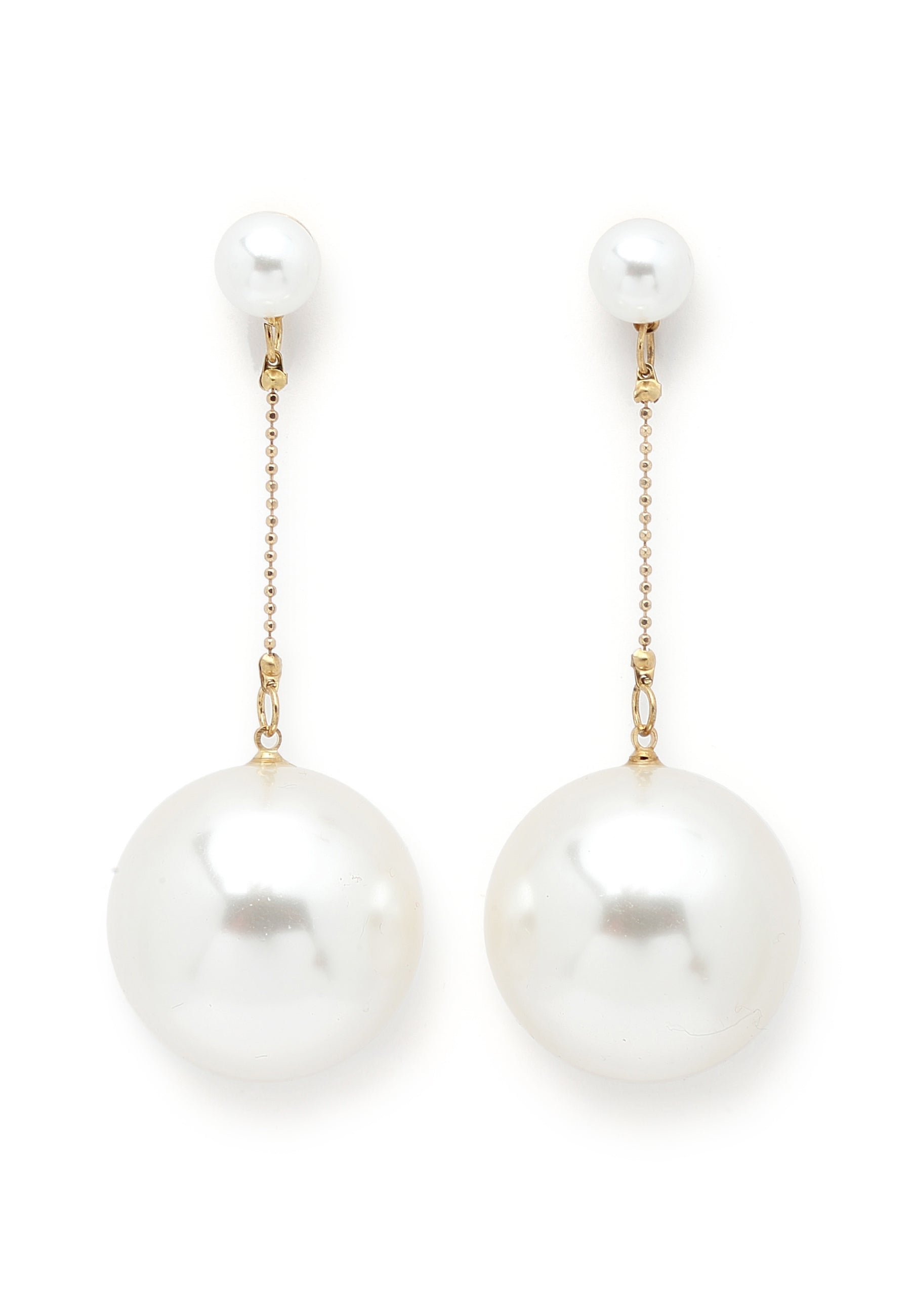 Boucles d'oreilles pendantes avec perles emblématiques