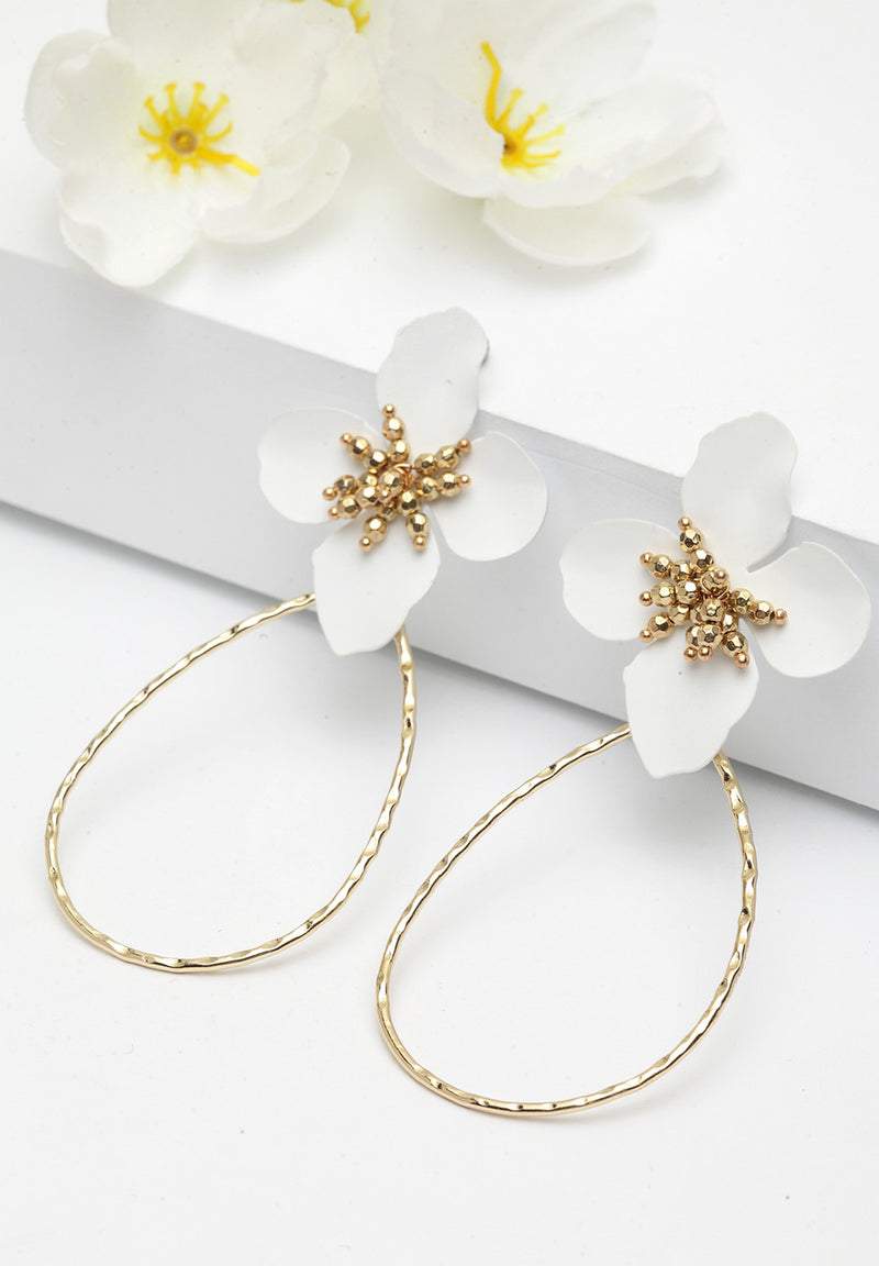 Plüsch-Ohrringe mit vergoldeten Blumen