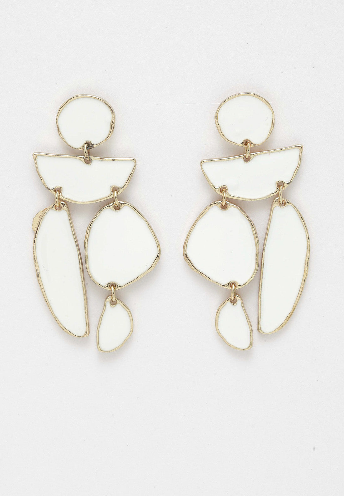 Boucles d'oreilles pendantes dorées et blanches à pierres géométriques