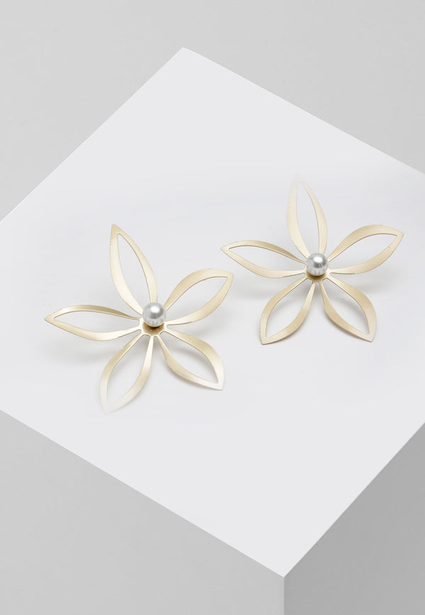 Boucles d'oreilles clous dorées en forme de Jasmine