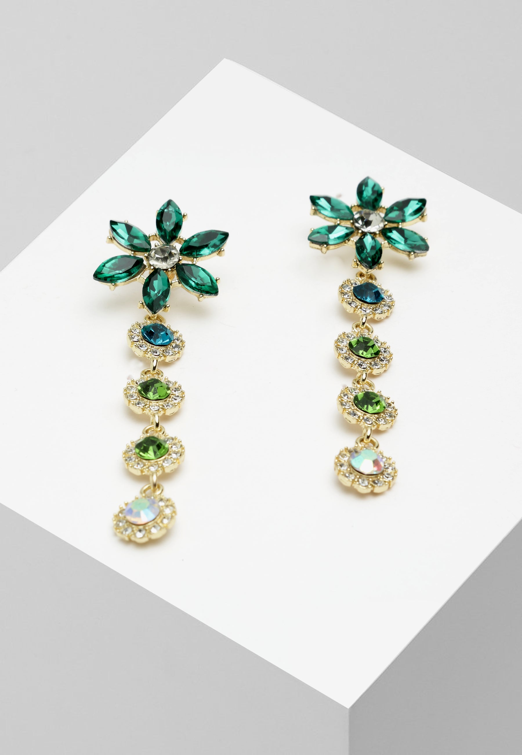 Flower-shaped Tassel Earrings in Green