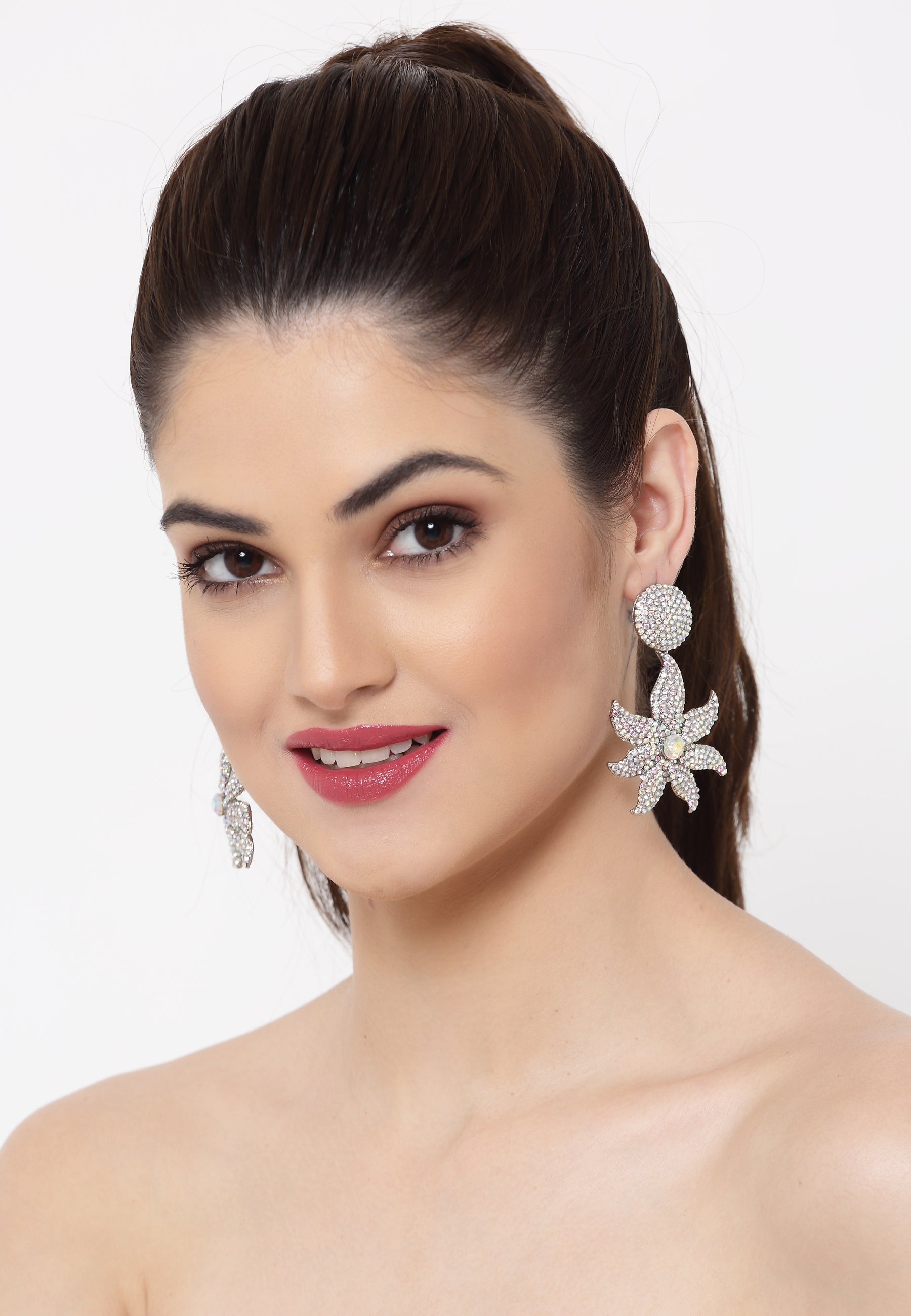 Boucles d'oreilles pendantes florales cristallisées de luxe
